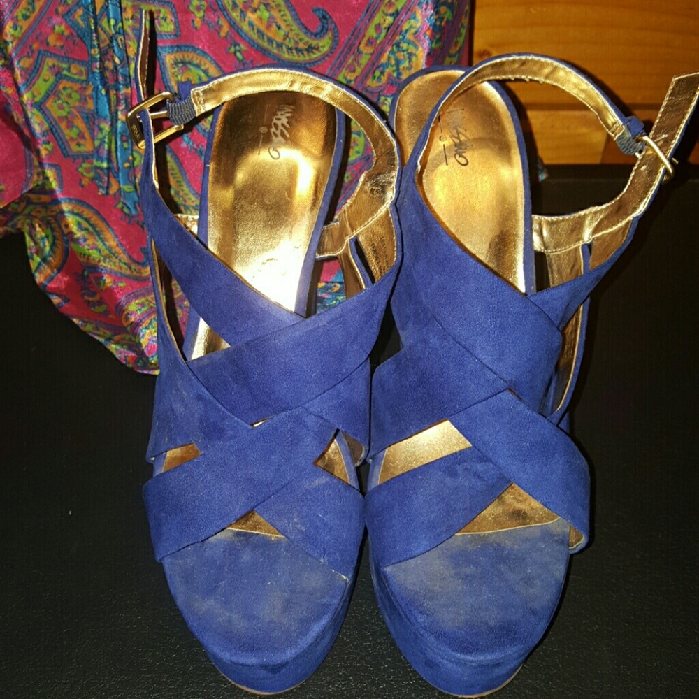 Criss Cross Platform Slingback - Picture 3 of 8